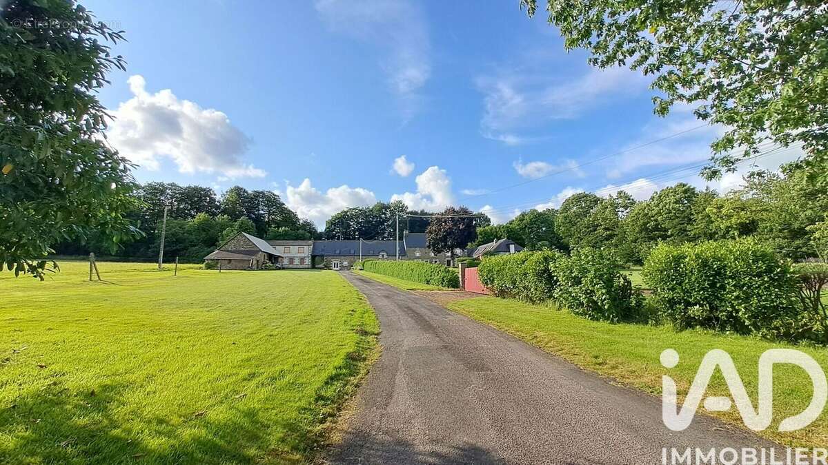 Photo 2 - Maison à SAINT-CARADEC