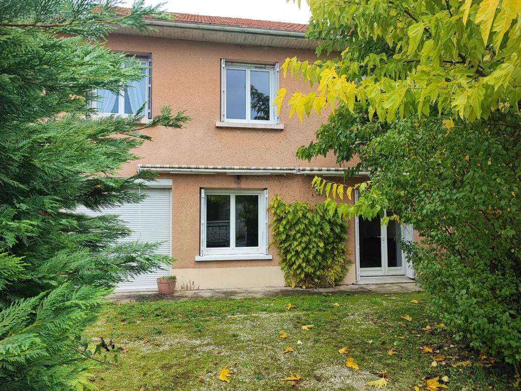Appartement à SAINT-ASTIER
