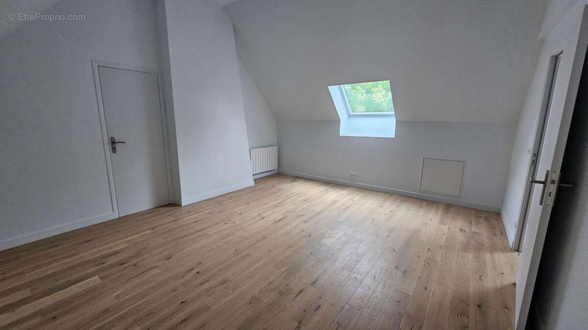 Houdan et N12 proche / Maison rénovée 210 m2 / 5 chambres + dépendances - photo 14