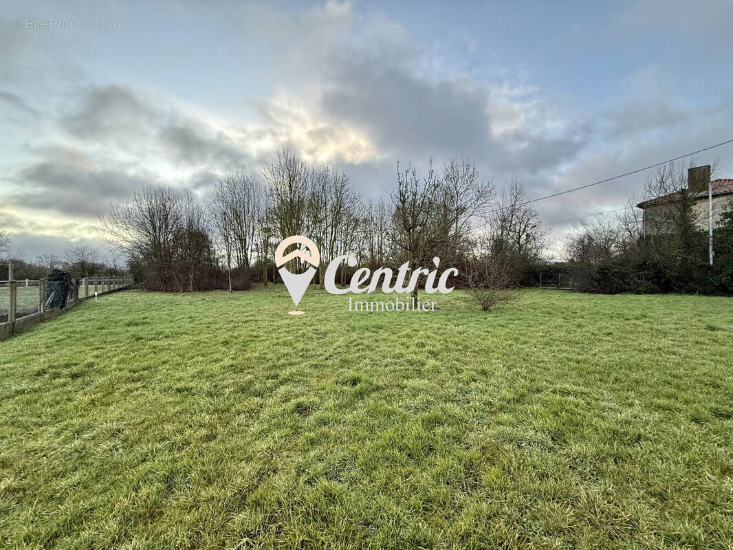 Terrain à ARGENTON-CHATEAU