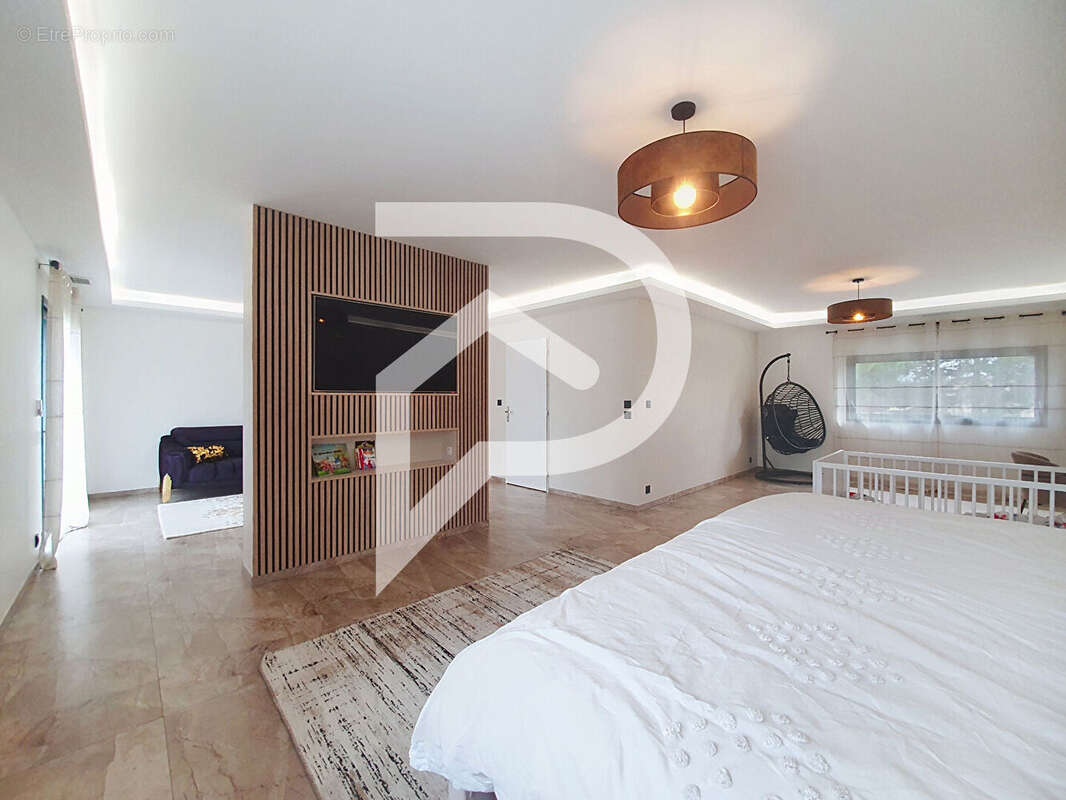 Maison à MONTELIMAR