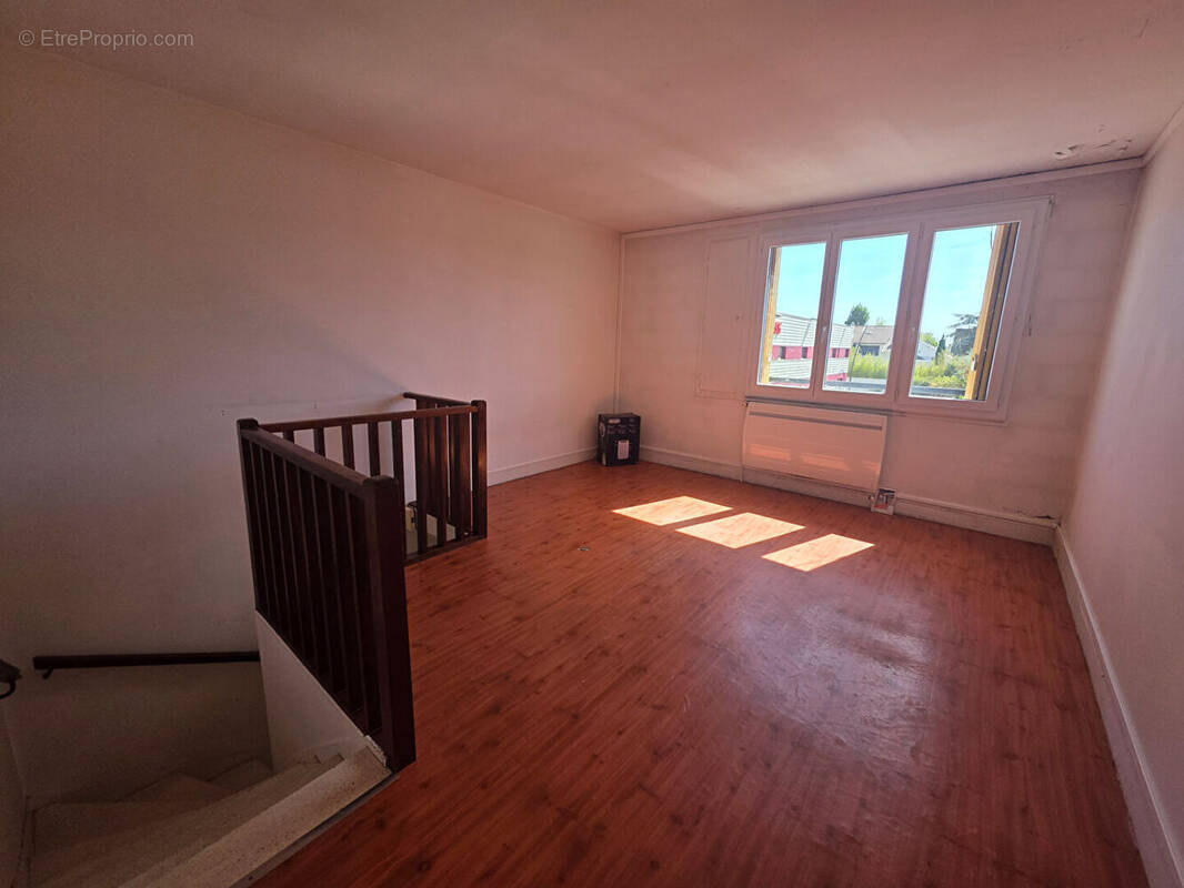 Appartement à LE MESNIL-LE-ROI