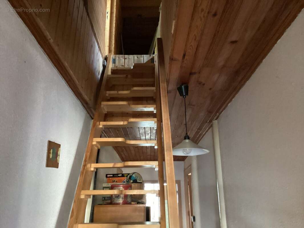 ESCALIER POUR COMBLES - Maison à LE VERDON-SUR-MER