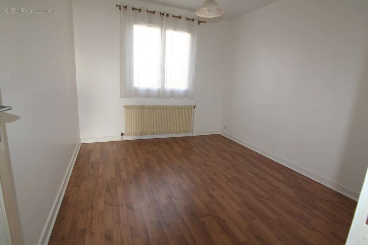 Maison à SAINT-CHERON