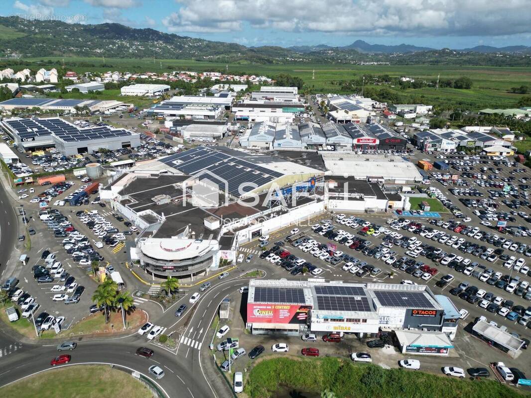 Photo 1 - Commerce à LE LAMENTIN