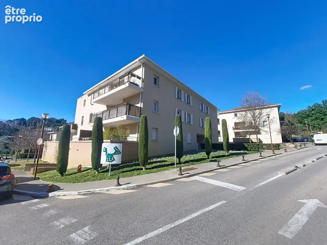 T3 + terrasse et box double chateau gombert  loubiere - photo 13