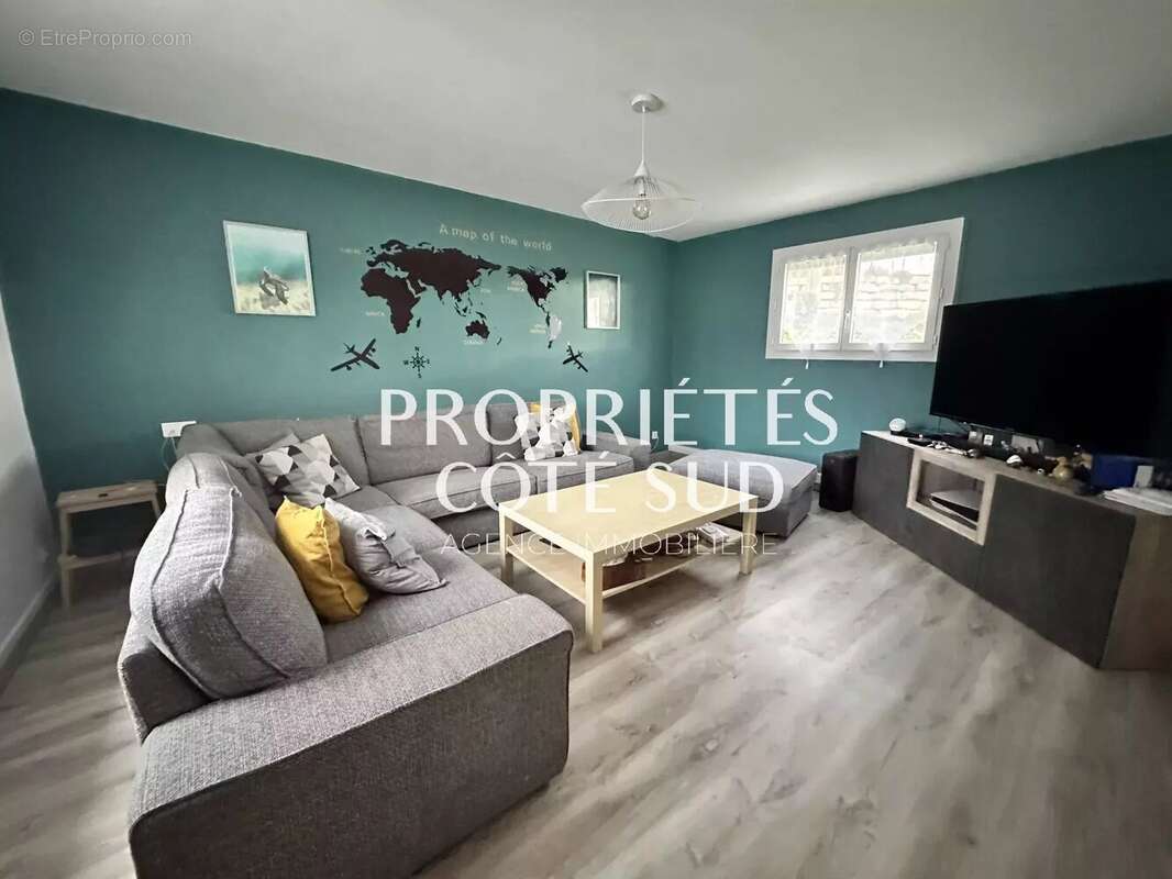 Maison à LAUDUN-L'ARDOISE