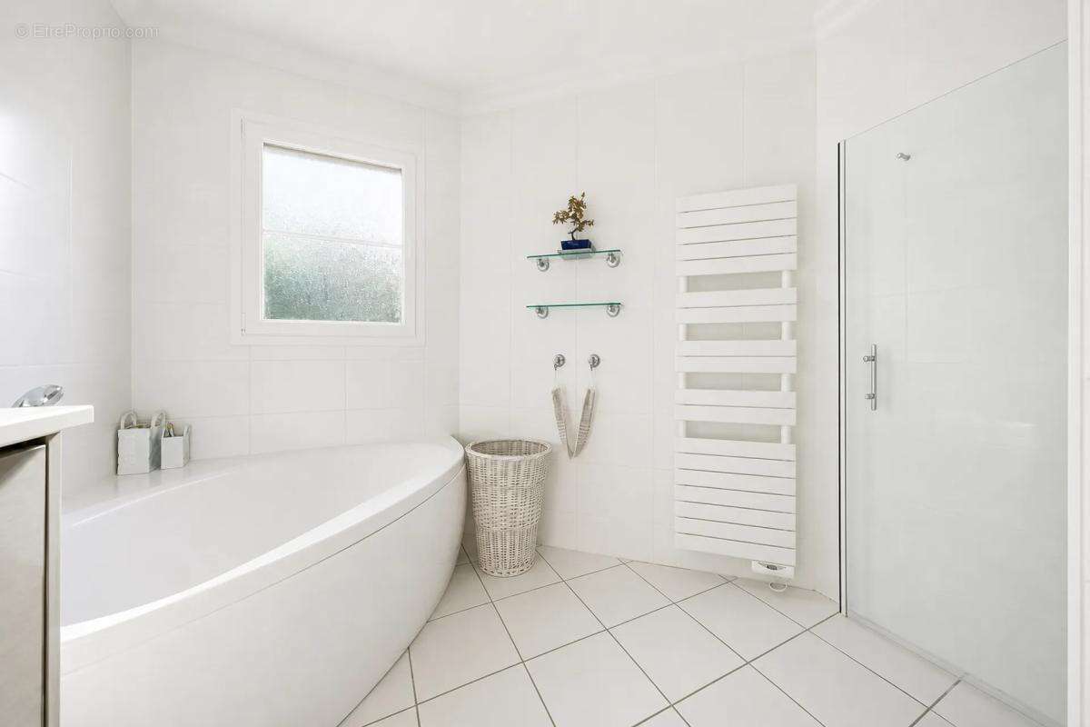Maison louée 10 pièces 180 m² à Parempuyre - photo 10