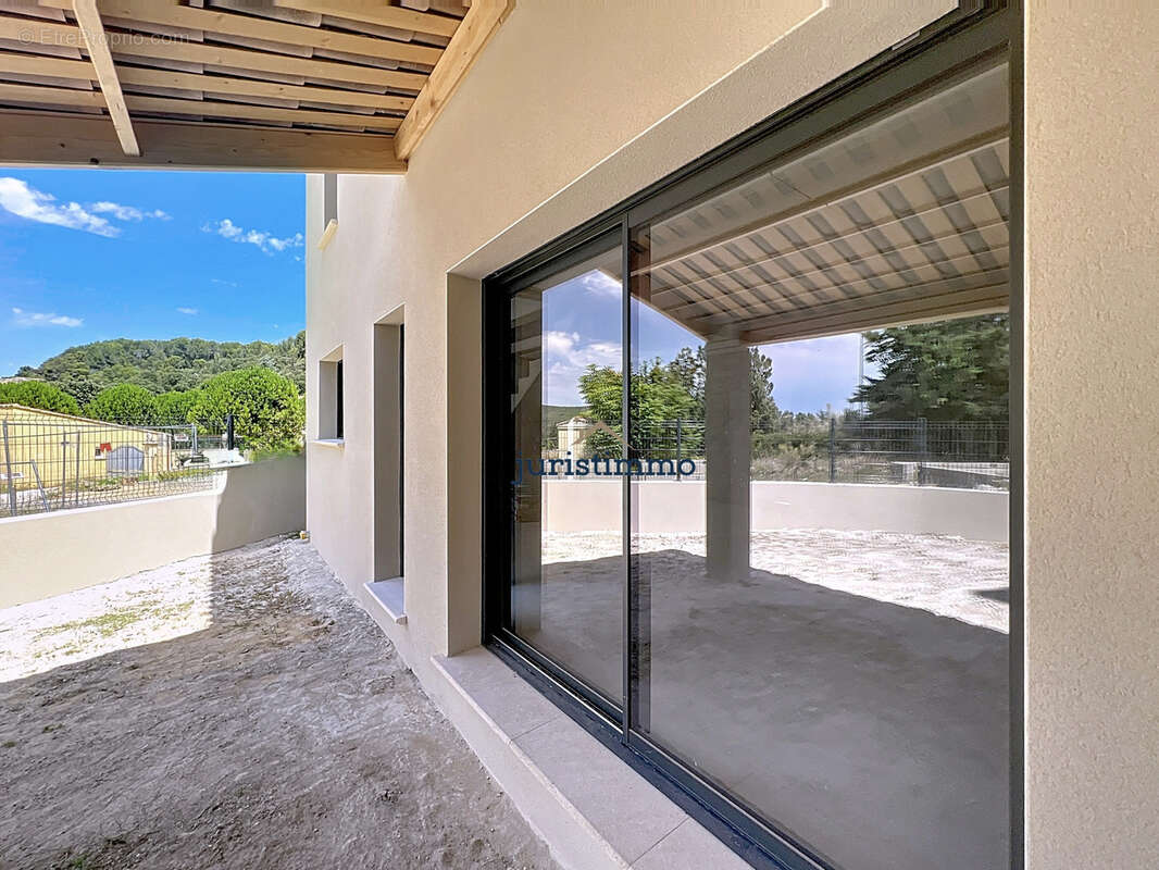 Maison à ENTRECHAUX