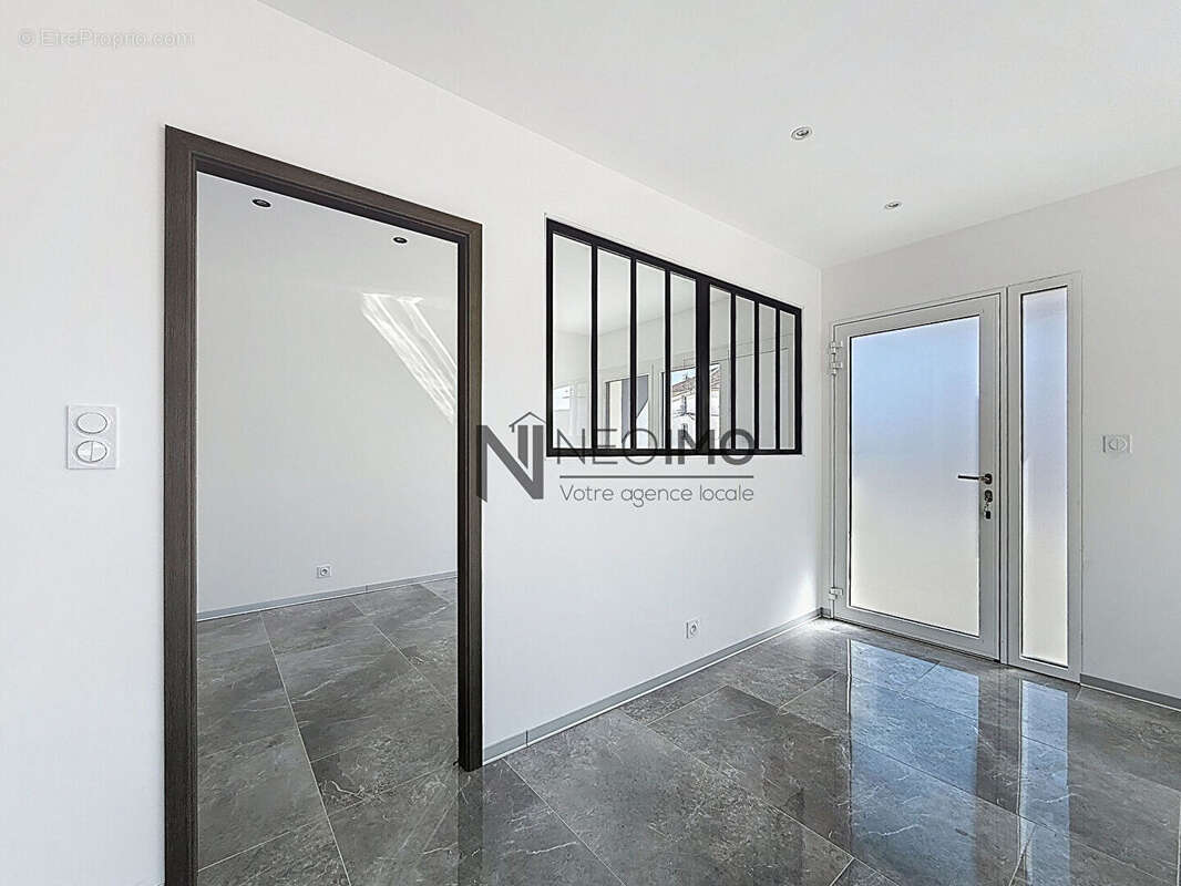 Maison à NEUFCHATEAU