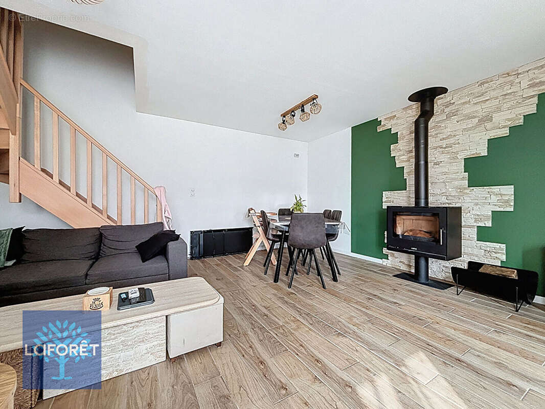 Maison à LOUVIGNE-DU-DESERT