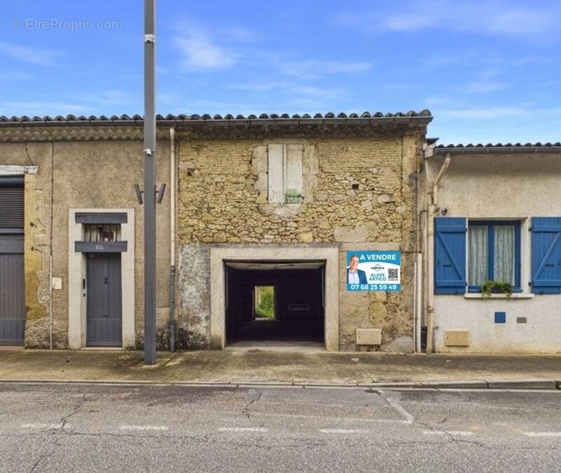 Parking à AVIGNONET-LAURAGAIS
