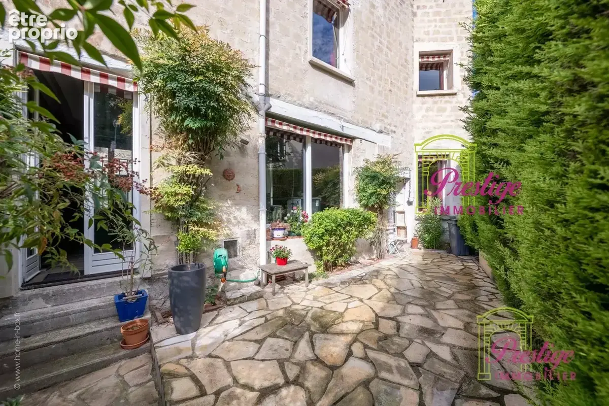 Photo Maison à Le Mesnil-Le-Roi au prix de 799 000€