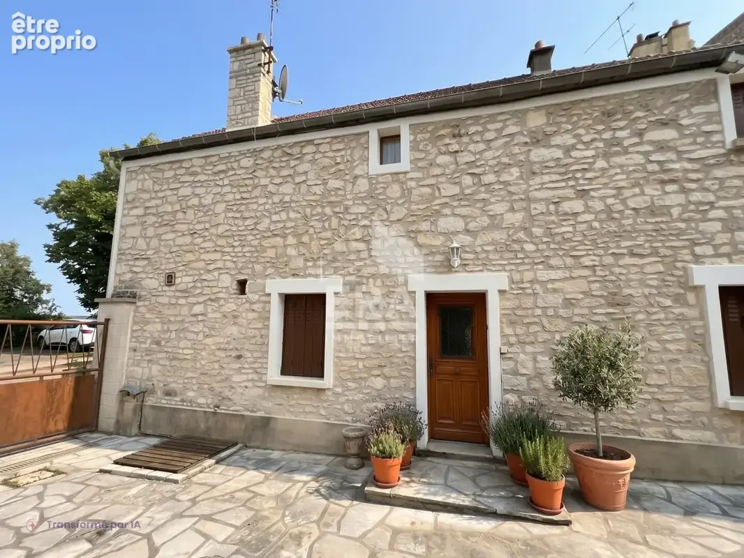 Maison à THIVERVAL-GRIGNON