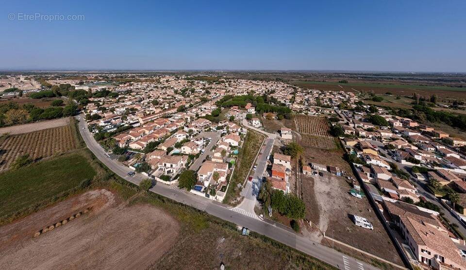 Terrain à AIGUES-MORTES