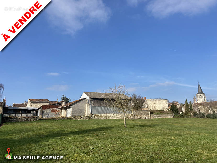 Maison à FAYE-LA-VINEUSE