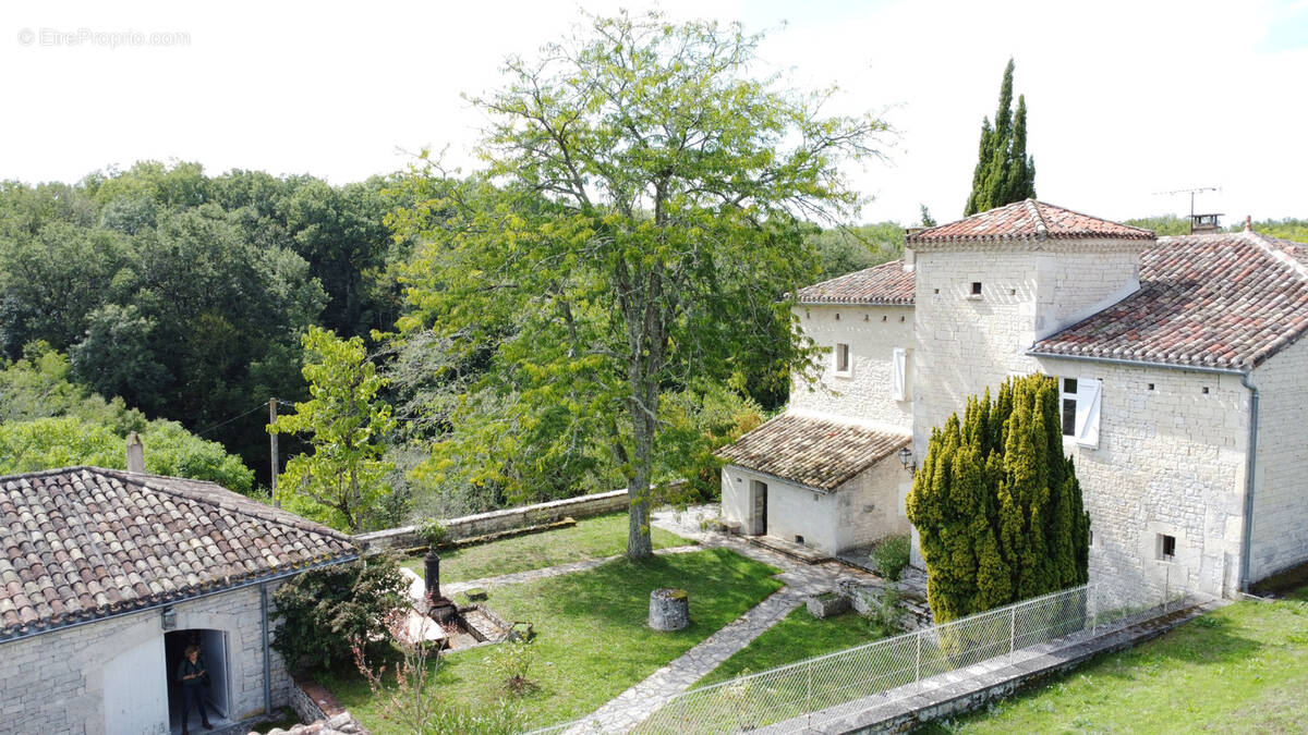 Maison à MONTAIGU-DE-QUERCY
