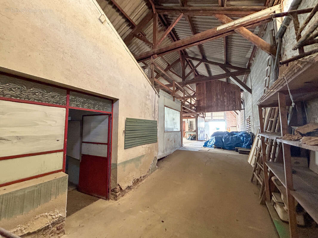 Parking à COMMENTRY