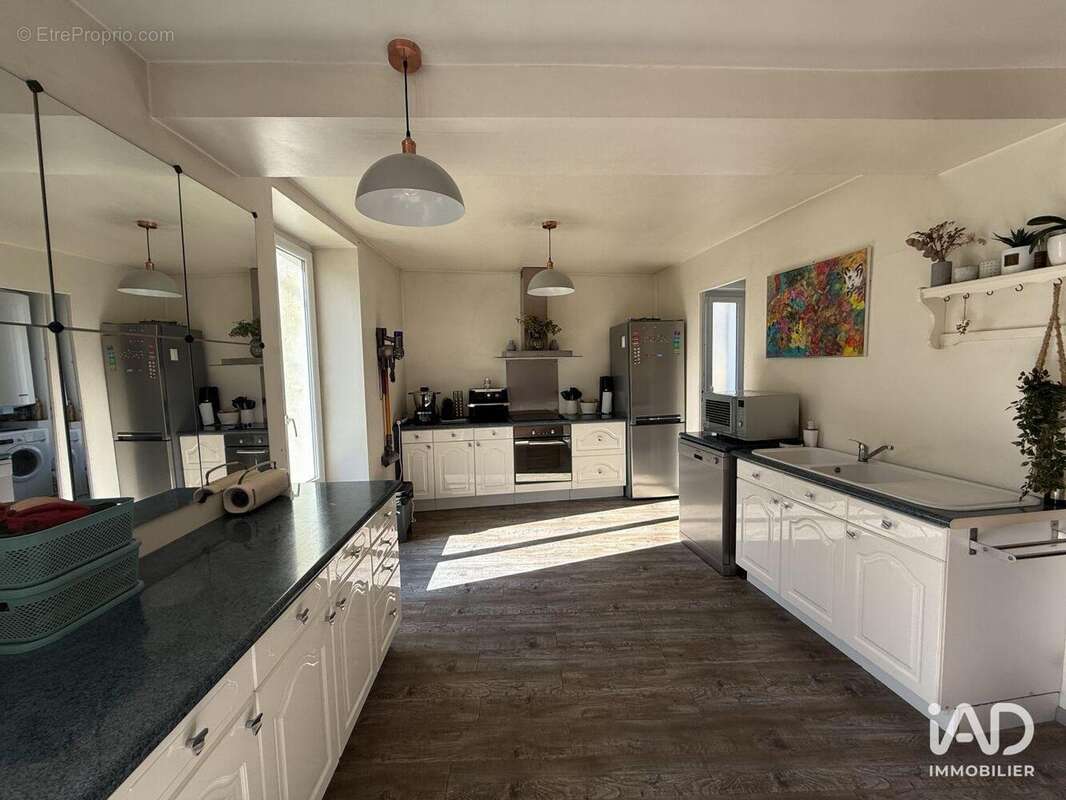 Maison 115 m² à Ville-Saint-Jacques  - photo 6