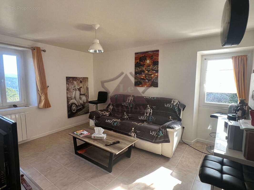 Appartement à LA VERNAREDE