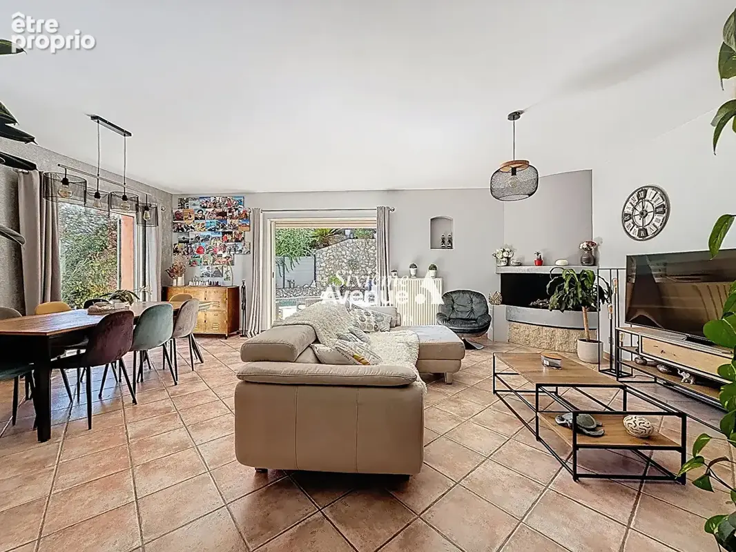 A vendre à Grasse Saint Antoine Maison 6 Pièces de148m² avec jardin, piscine et garage. - photo 4