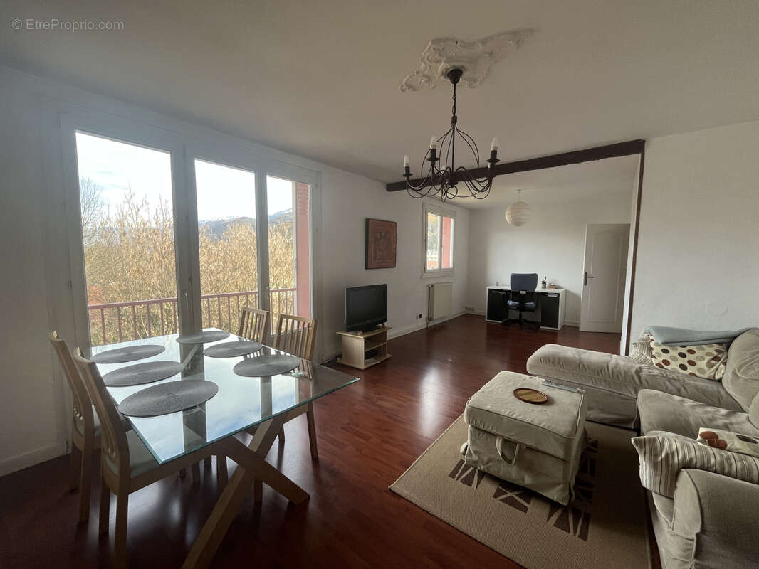 Appartement à GIERES