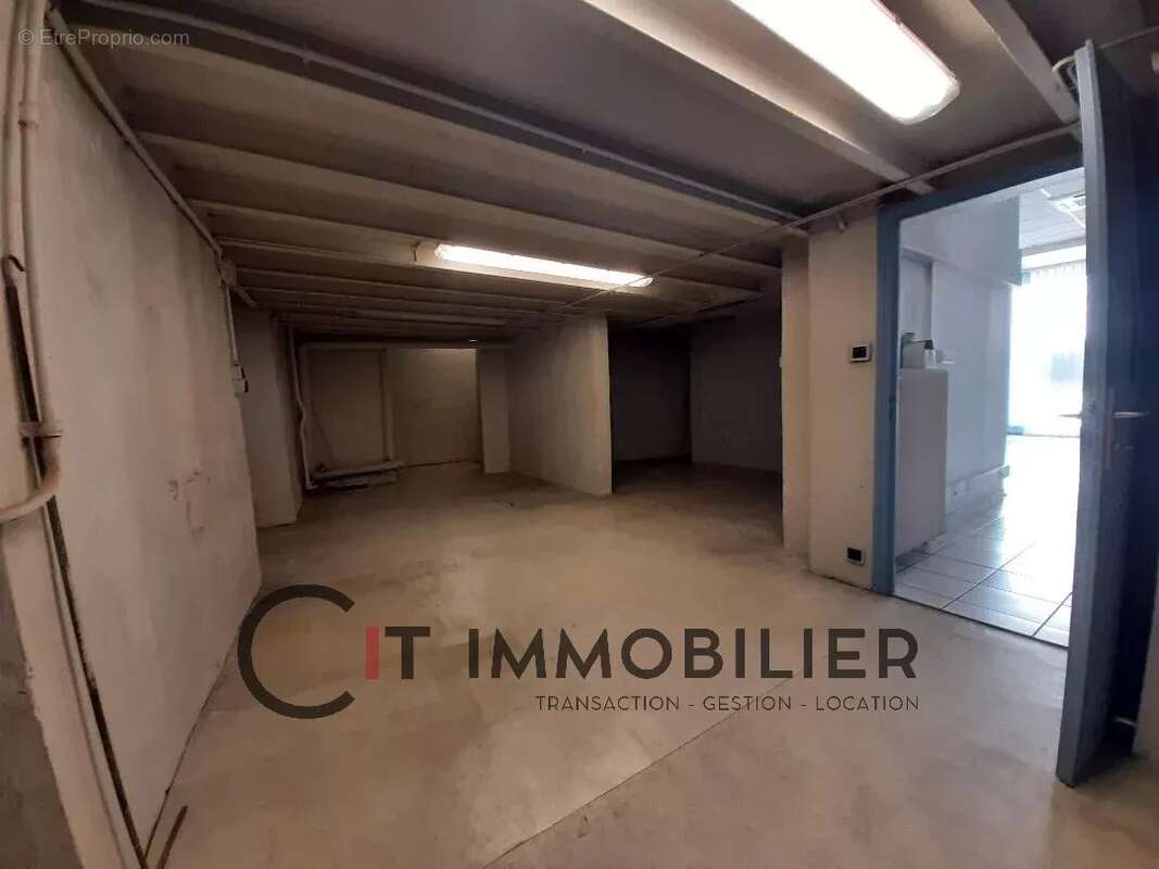 Commerce à LA TOUR-DU-PIN