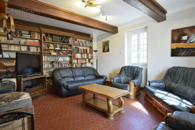 n°8 - Maison à CHAROLLES