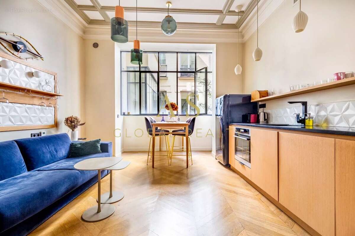 Appartement à PARIS-8E
