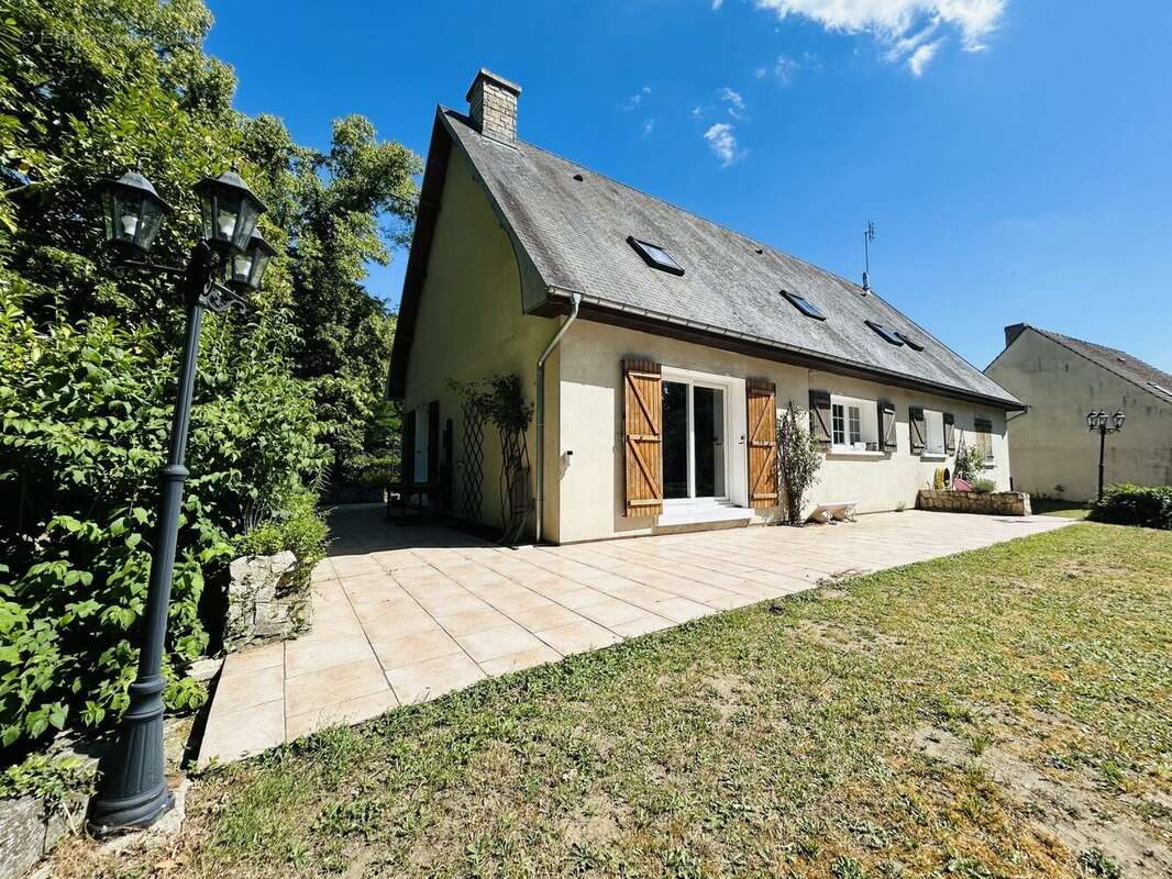 Maison 220 m² à Montmacq  - photo 2
