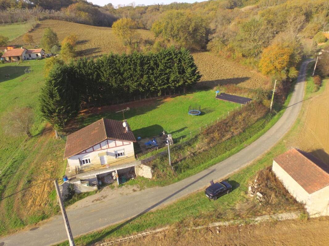 Photo 1 - Maison à LUSIGNAN-PETIT