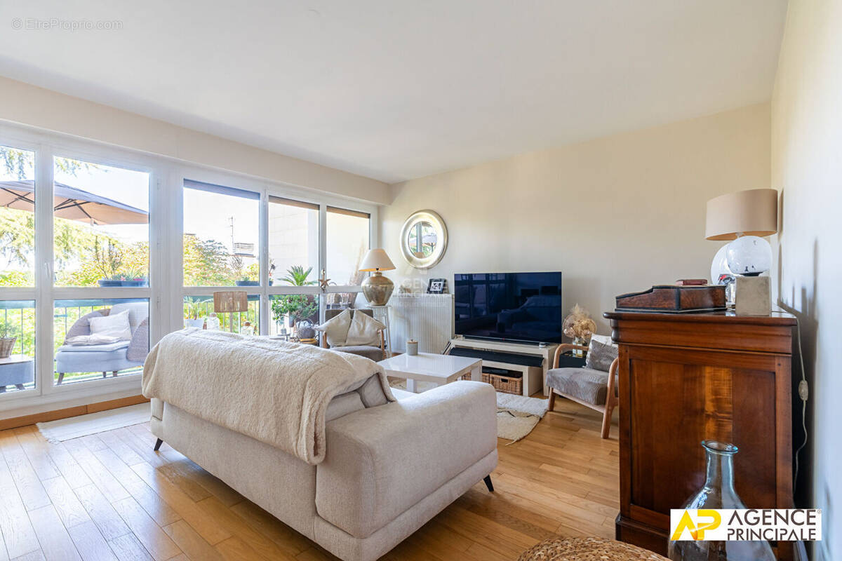 Appartement à LE MESNIL-LE-ROI