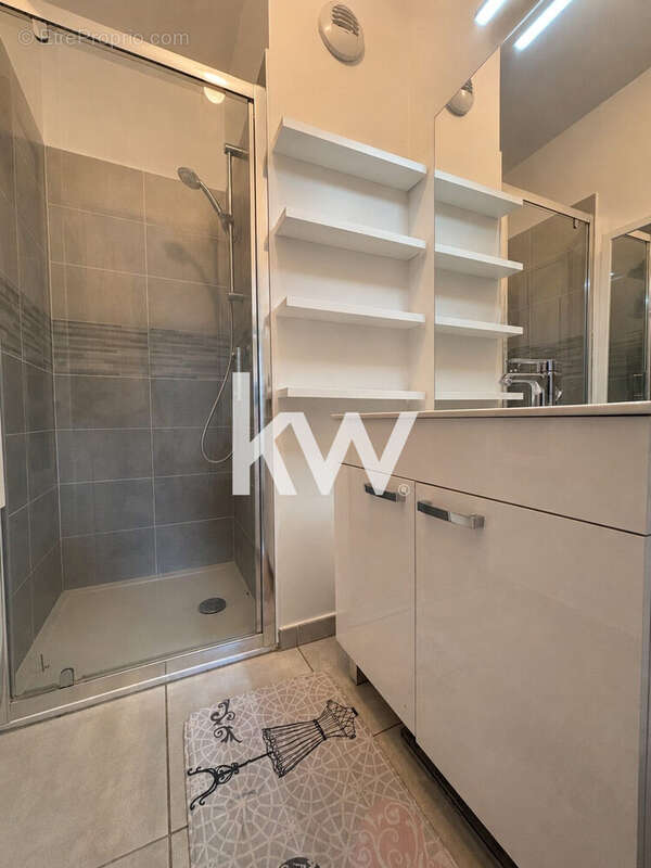 Appartement 79 m² à Bron  - photo 6