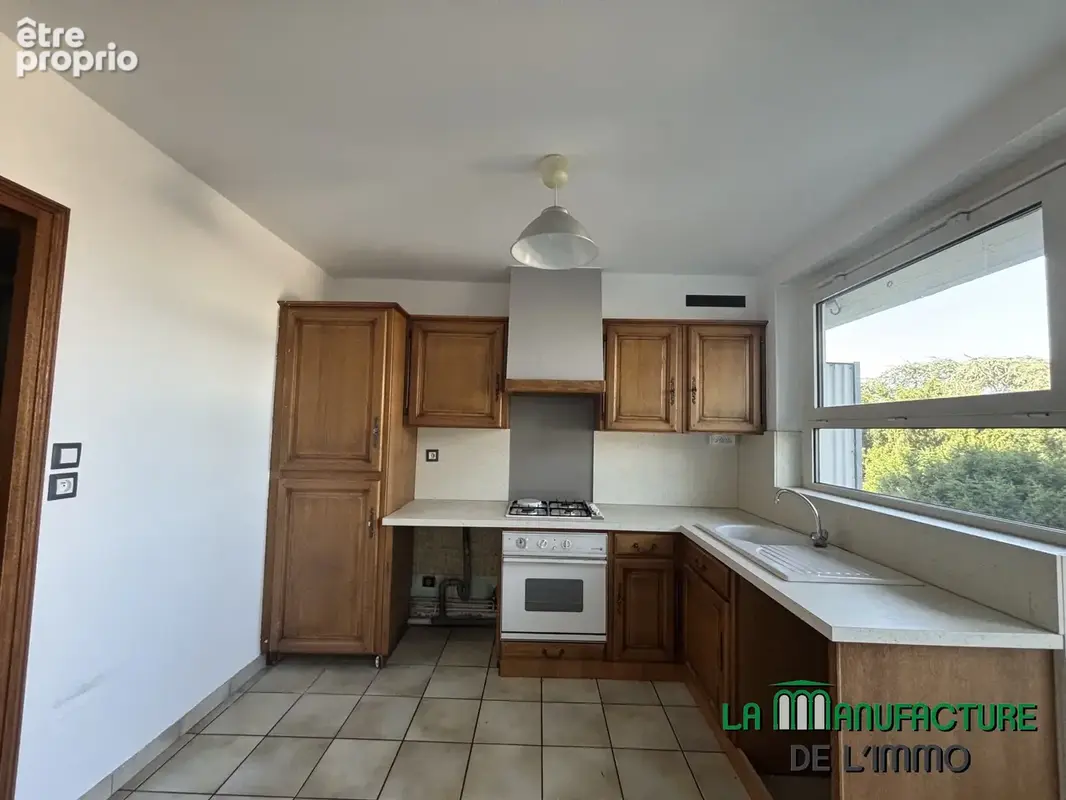 Saint etienne bergson bel air - appartement t4 avec 3 chambres balcon et parking collectif - photo 2