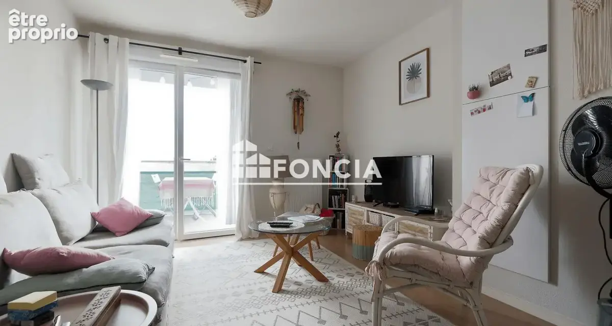 LE MEE SUR SEINE : immeuble des années 2015, appartement T2 de 38m2 Plus  Terrasse et place de Parking - photo 8