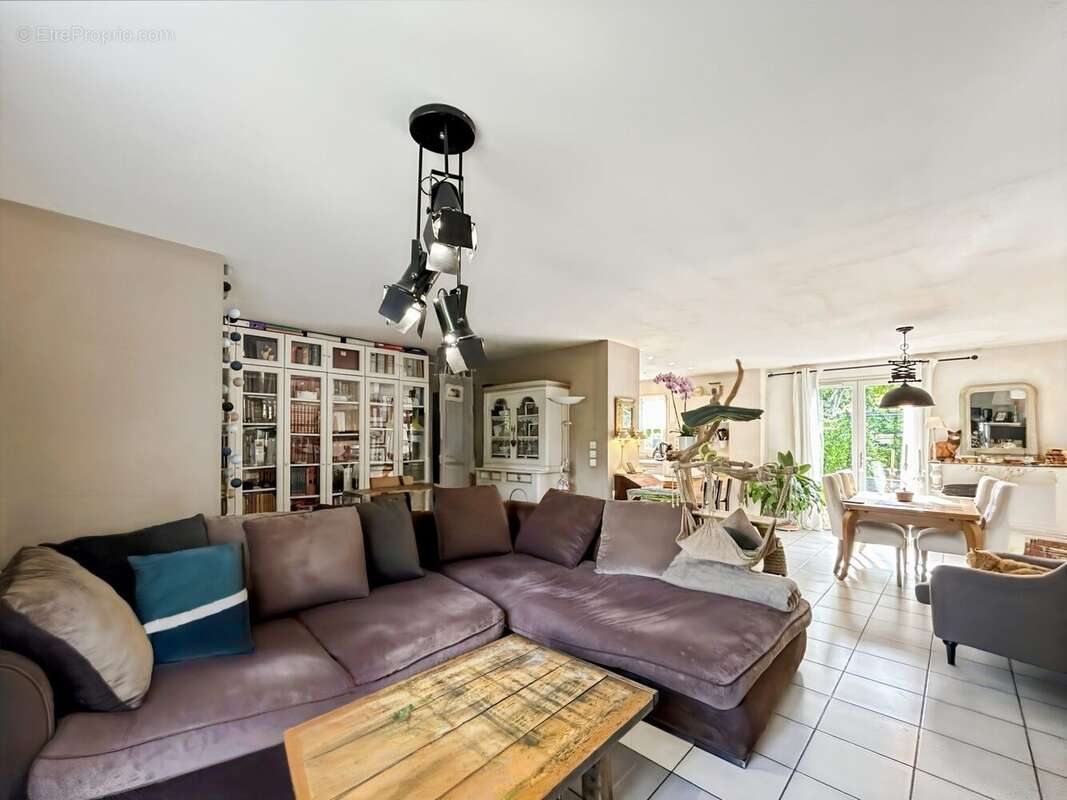 Maison à FROUZINS