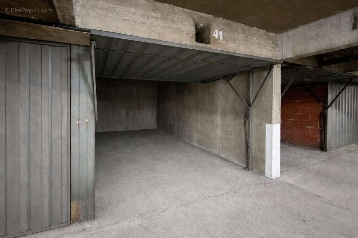 Parking à LYON-6E