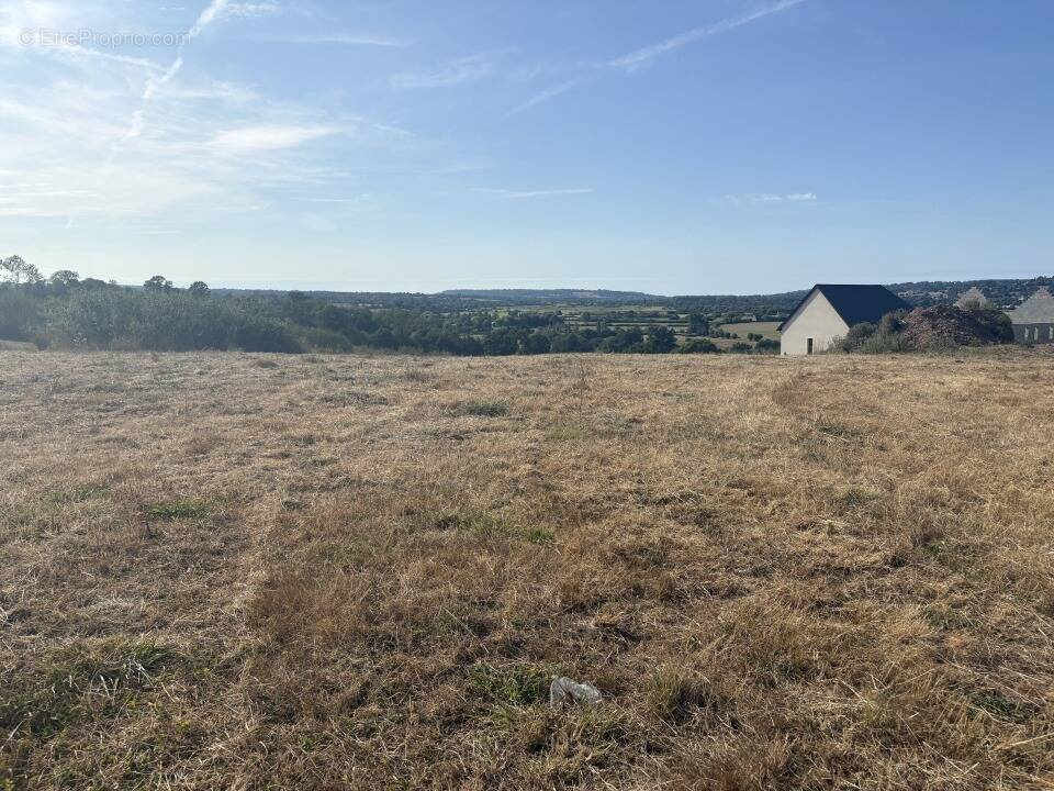 Terrain à PONT-L'EVEQUE
