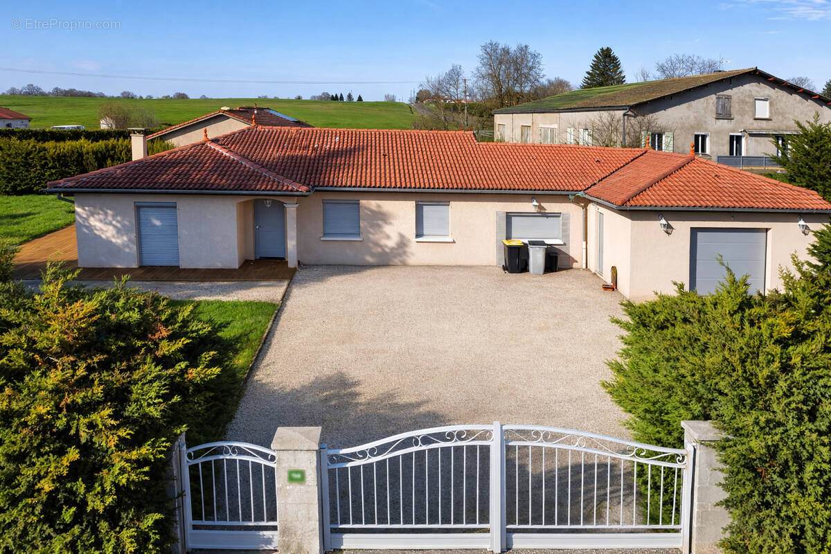 Maison à SAINT-JEAN-SUR-REYSSOUZE