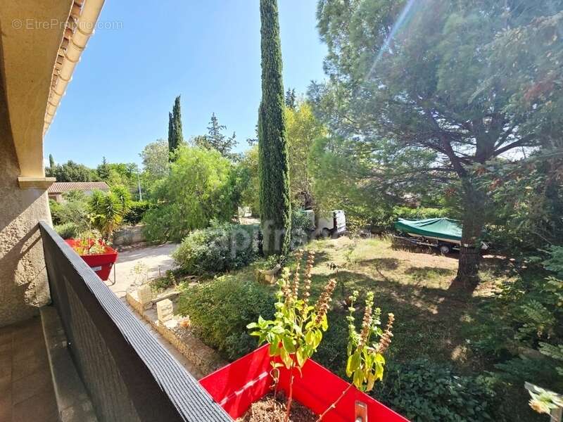 Maison à vendre 7 pièces LA CIOTAT (13) Garage, Terrain 1057 m2 - photo 2