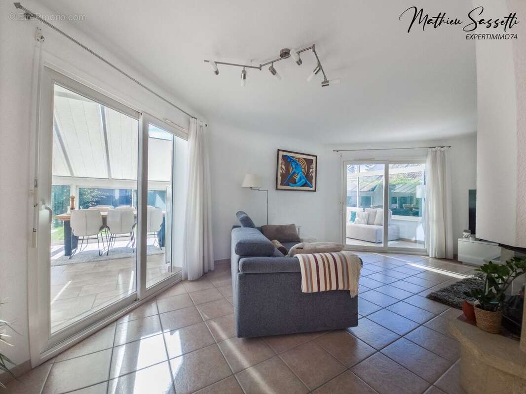 Maison à ETREMBIERES