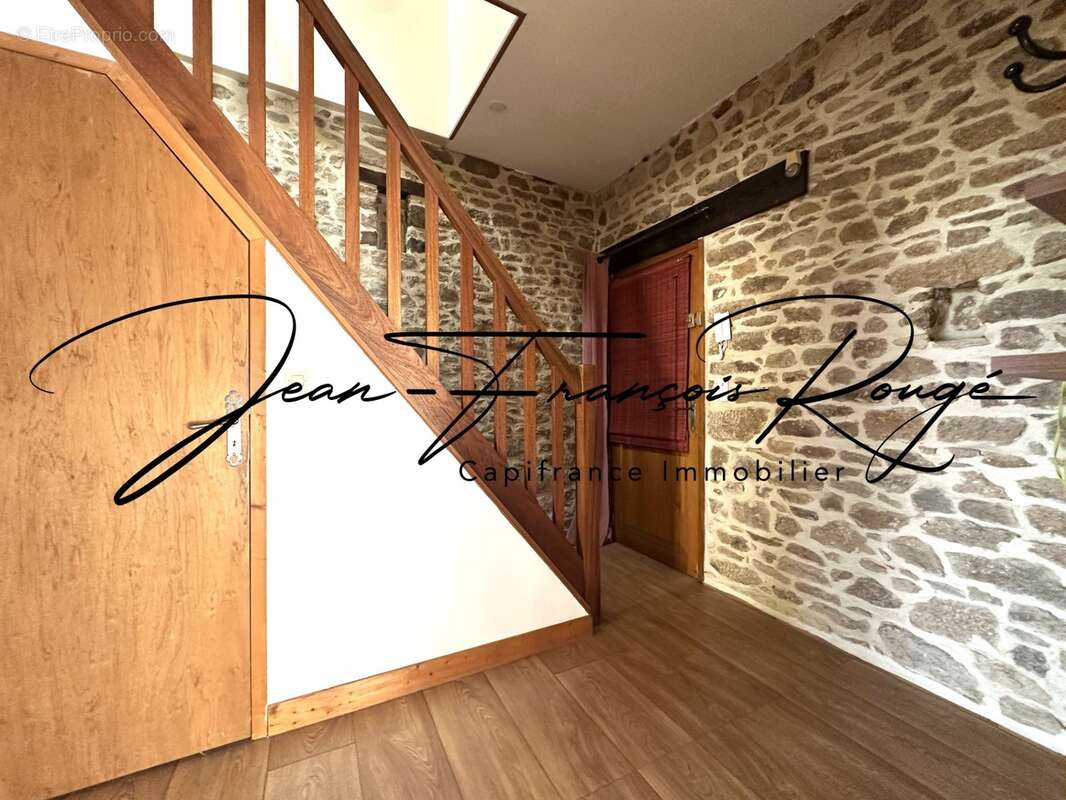 Face à l'église Saint-Pierre, appartement T3 de 72 m², dans une petite copropriété !!! - photo 6