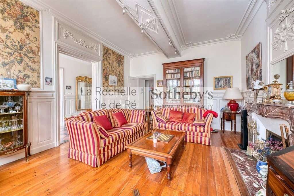 Elégant Appartement de Charme avec Jardin - photo 10