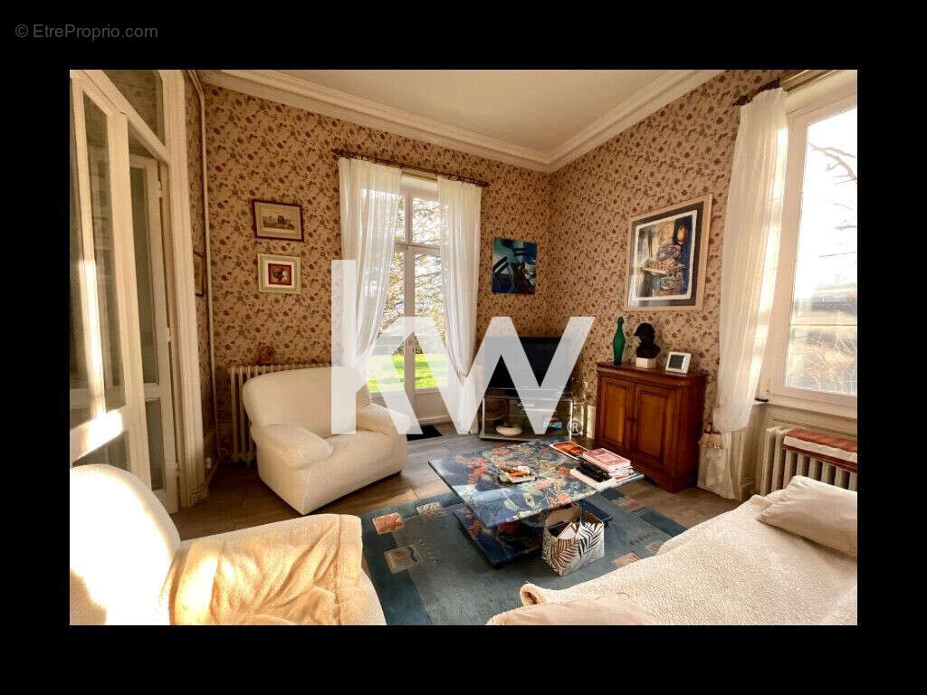 Autre à LA TALAUDIERE