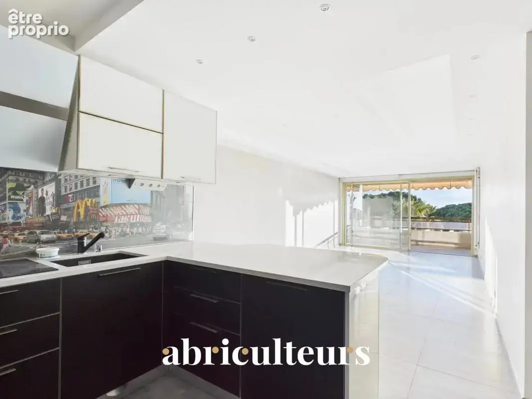 Élégant appartement rénové - 4 Pièces - Terrasse - 84m² - Vue mer panoramique - Juan-les-Pins - photo 6