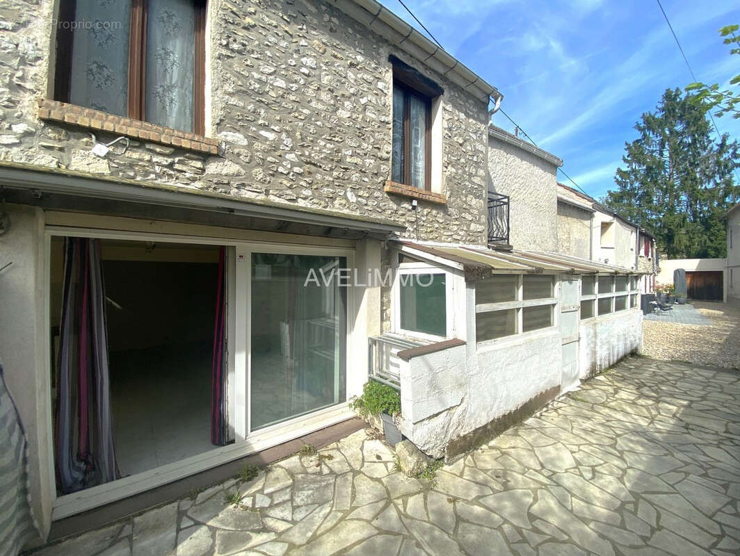Maison à BEYNES