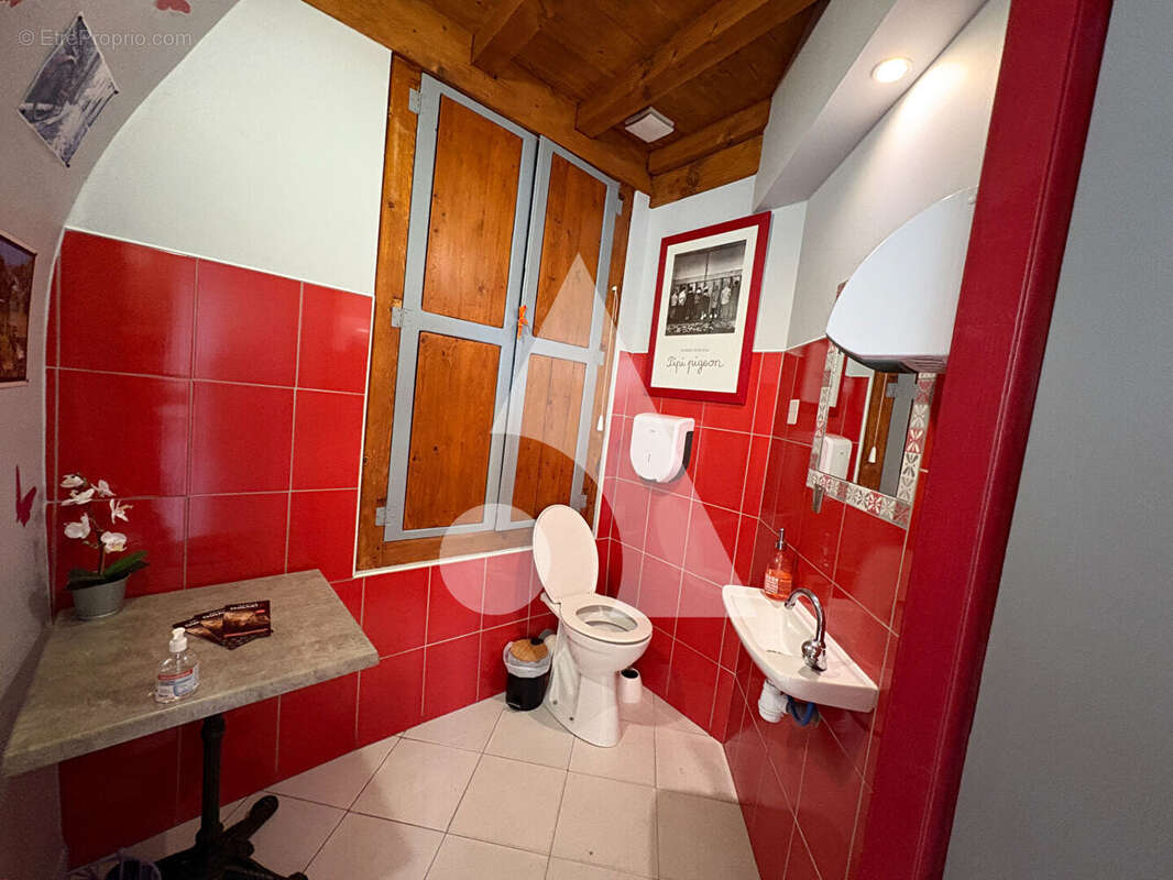 Commerce à VALLON-PONT-D&#039;ARC