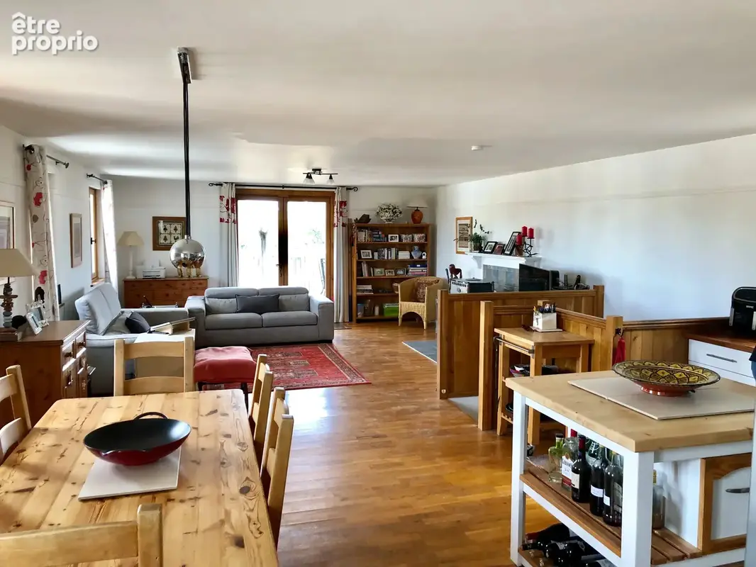 Exceptionnelle maison de campagne avec piscine et terrain de 6000 m². - photo 5