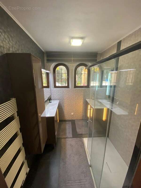 Maison à BAGNOLS-SUR-CEZE