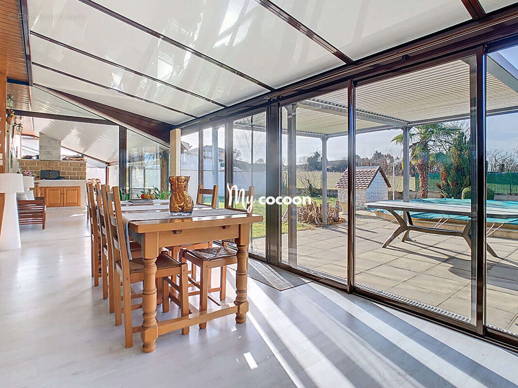 Maison - T5 - 141 m² - photo 6